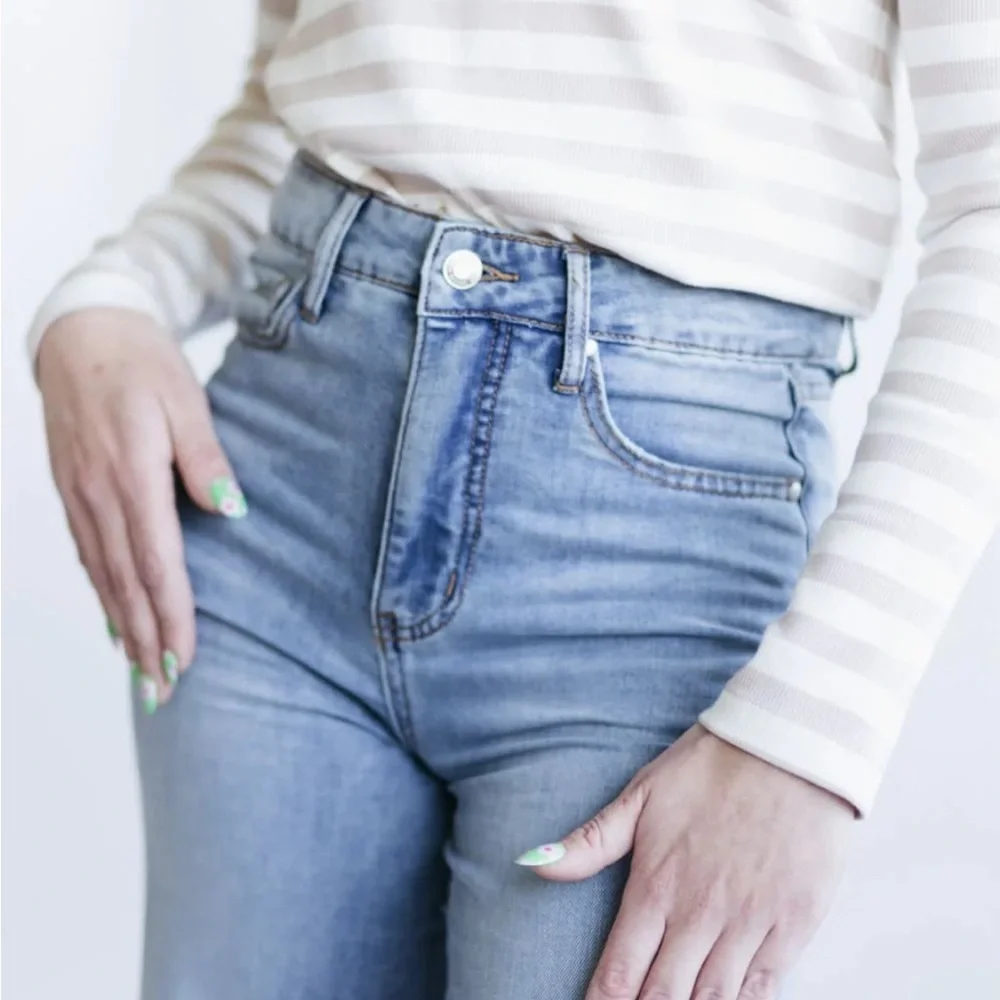 THREAD & SUPPLY High Rise Taylor Cloud Wide Leg Jeans | Size 30/8R - Picture 2 of 4